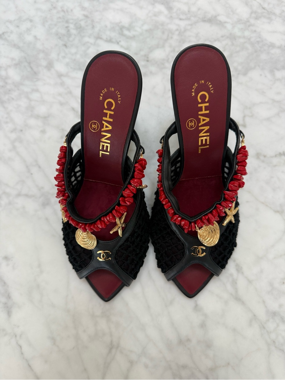 Chanel Coco Beach 2026 size 37.5